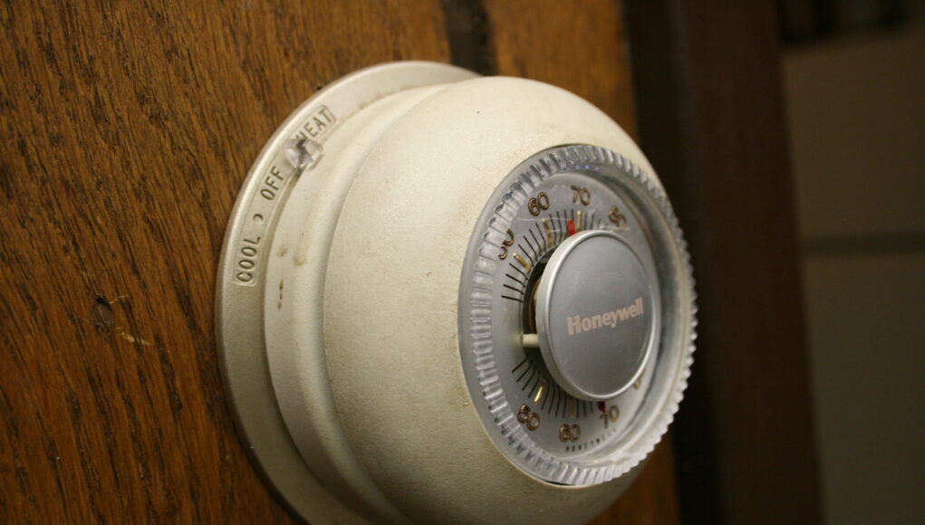 how to reset honeywell thermostat old model