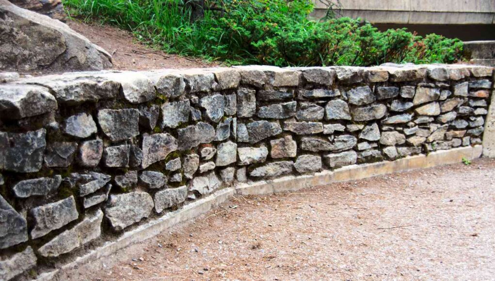 Benefits of Choosing Rock Retaining Walls for Landscape Rock Retaining Walls